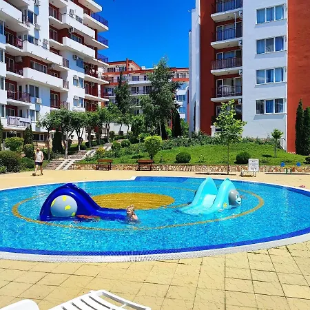 Family Apartament Crown Pool&sea - Bastetbs Apartamento